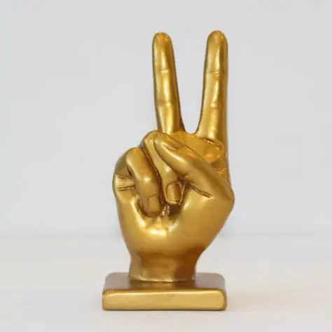 Símbolo de mano de resina, artesanía, signo de paz, escultura de oro