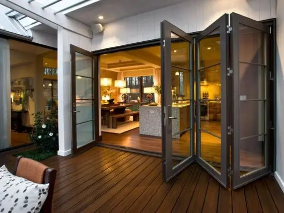 CBMMART Puertas plegables de vidrio templado de aluminio de último diseño moderno con sistema de puerta corredera plegable de rejilla interior