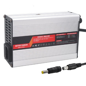 Gümüş/siyah Alu durumda 29.4V 5A şarj DC 29.4Volt 5Amp Li-ion pil şarj ile 5.5*2.1/2.5 için <span class=keywords><strong>7S</strong></span> 24V lityum pil