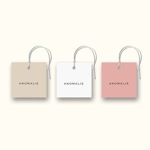 Etiquetas colgantes para ropa, papel personalizable de lujo, estampado en relieve, cadena larga - Product Image 3