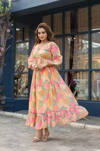 Kadınlar için zarif ağır Rayon tasarımcı Kurtis Set festivaller ve özel günler için karmaşık dört tarafı baskı çalışması - Product Image 3