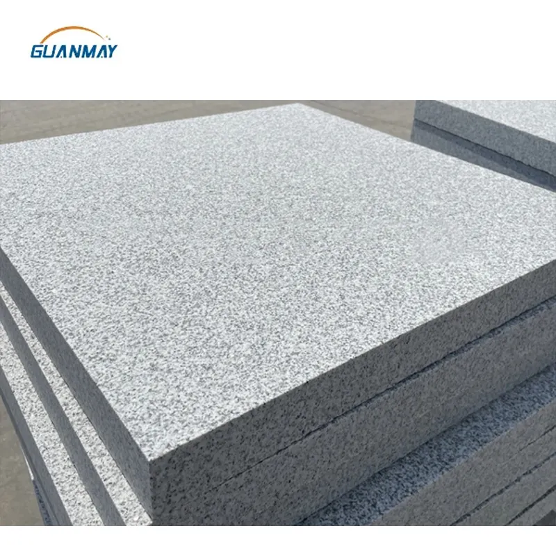 Guanmay personalizado flameado cepillado chino G603 60x60 precio barato granito de piedra blanco gris claro baldosas de granito para proyecto comercial
