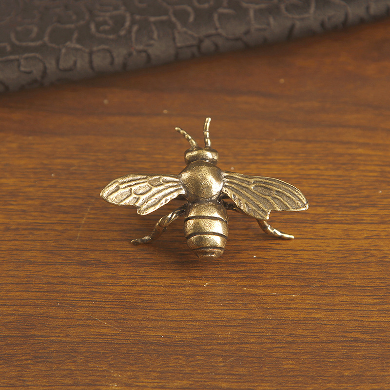 Petite abeille colorée