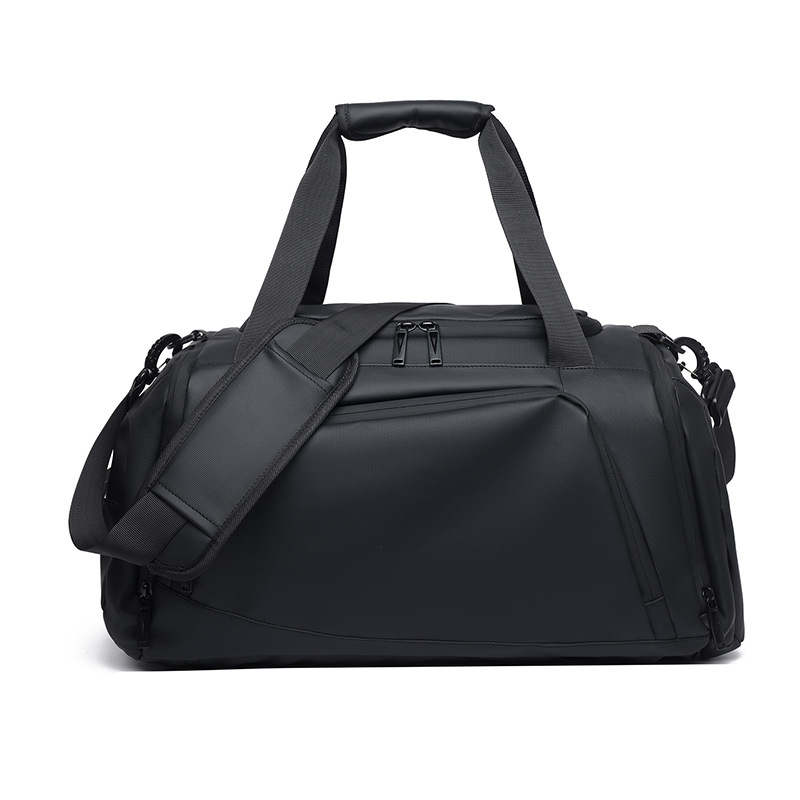 Chaussure noire de grande capacité avec compartiment séparé sec/humide.