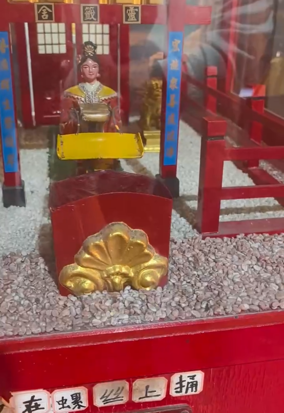 Rouge Machine de divination d'un moine sans signature incluse