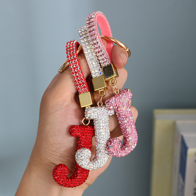 สีชมพูประดับเพชร
