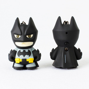 LEDライト付き漫画アニメバットマンライトフラッシュキーチェーンPVC人形キーチェーン - Product Image 1