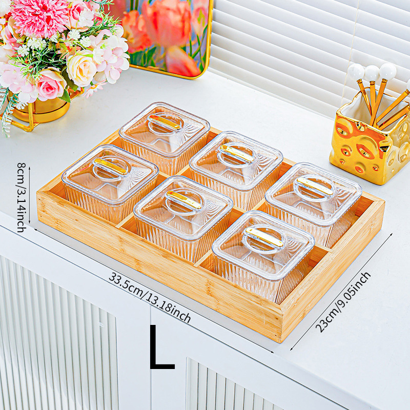 Plato transparente de PET a rayas con 6 compartimentos, base dorada y de madera.