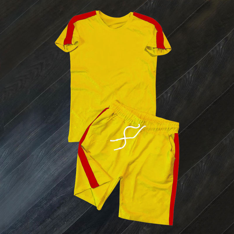 Jaune avec une bande rouge