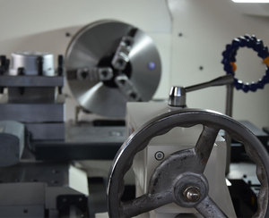 Programador de torno CNC Descripción del trabajo CDK6150 CDK6160 C Axis Torno CNC