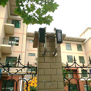 Detector de intrusión infrarrojo activo, sistema de detección de intrusión