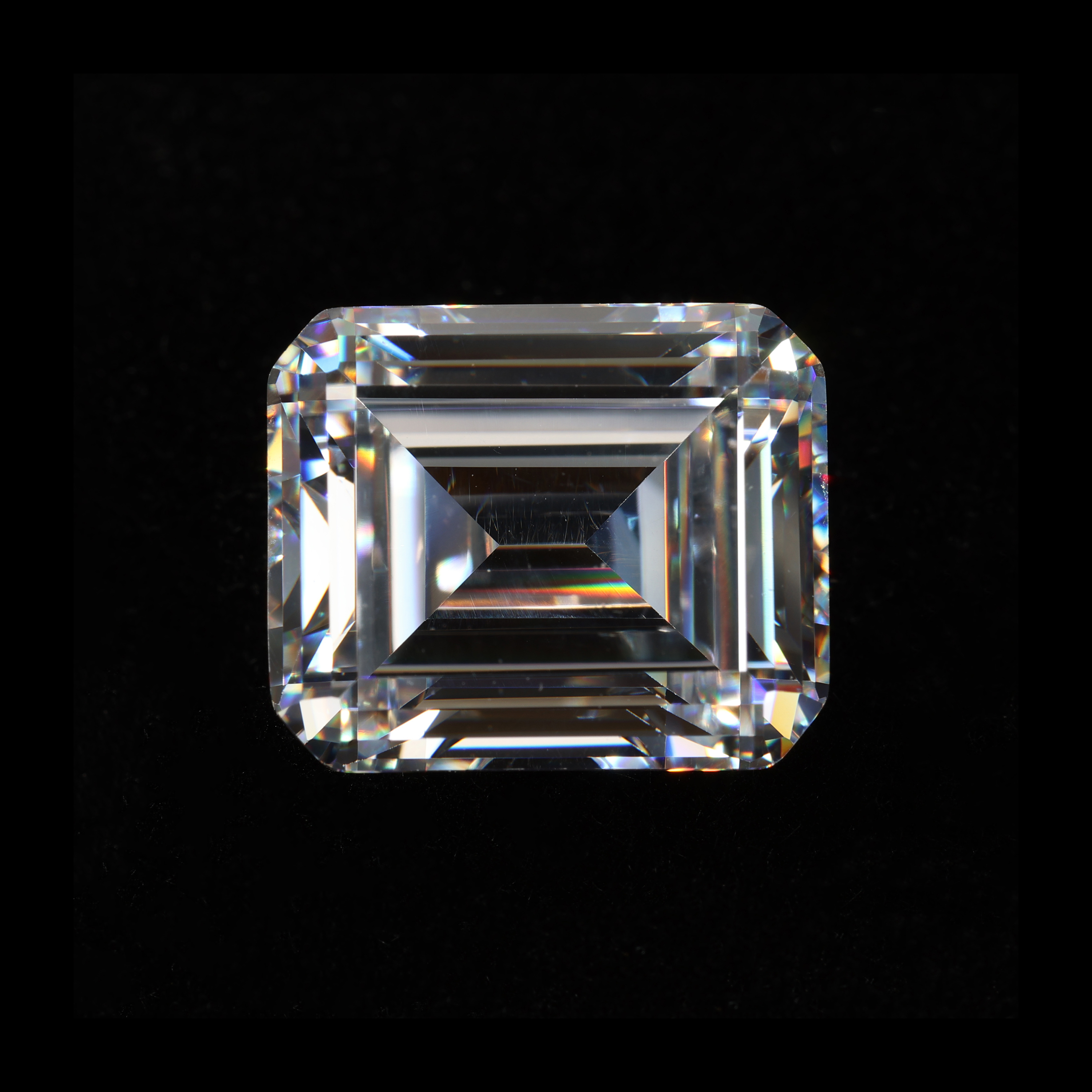 Emerald cut/white