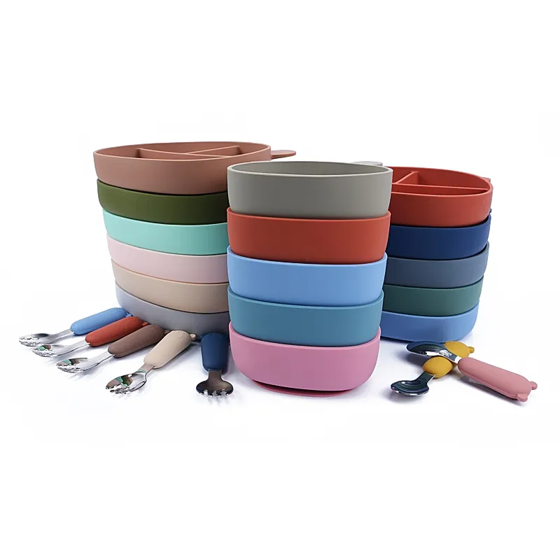 Hot-selling New Born Bpa Set di alimentazione in Silicone gratuito stoviglie piatti da tavola per uso alimentare stoviglie in Silicone divise per bambini