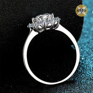 高級カスタマイズ結婚指輪プラチナ<span class=keywords><strong>950</strong></span>メッキ925スターリングシルバーDVVS1モアッサナイトダイヤモンド婚約指輪女性用