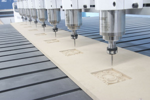 Enrutador CNC multifuncional, máquinas de carpintería para carpintería de 8 cabezales, enrutador CNC 3D de 4 ejes de madera de cabezales múltiples con precio barato - Product Image 5