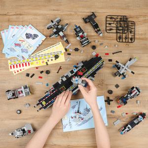 <span class=keywords><strong>EP</strong></span> 1630PCS航空機キャリアビルディングブロックセット、軍用戦艦モデルビルディングおもちゃSTEMビルディングレンガおもちゃ男の子女の子用