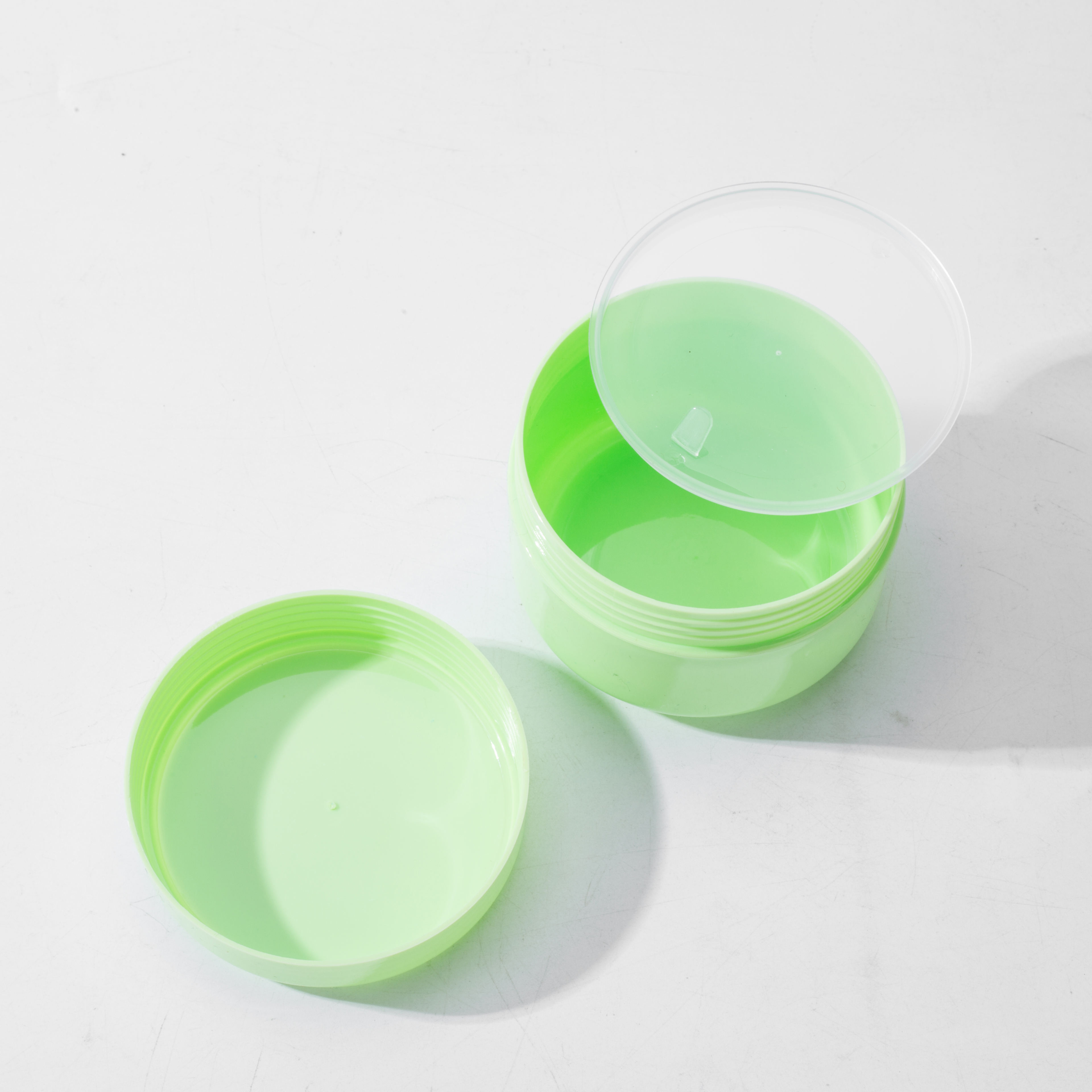 สีเขียว