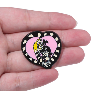 Cehennem korku hayalet sarılmalar aşk kalp Metal rozeti Beetle suyu broş yaka Pin komedi broş
