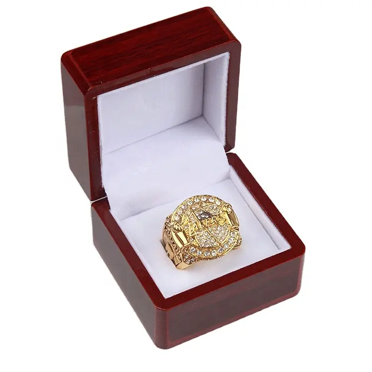 วงแหวนแชมป์ Lakers สำหรับโกเบและออกแบบแหวนแชมป์ของคุณเองเพื่อเป็นเกียรติแก่บุคคลและกิจกรรมที่ยิ่งใหญ่