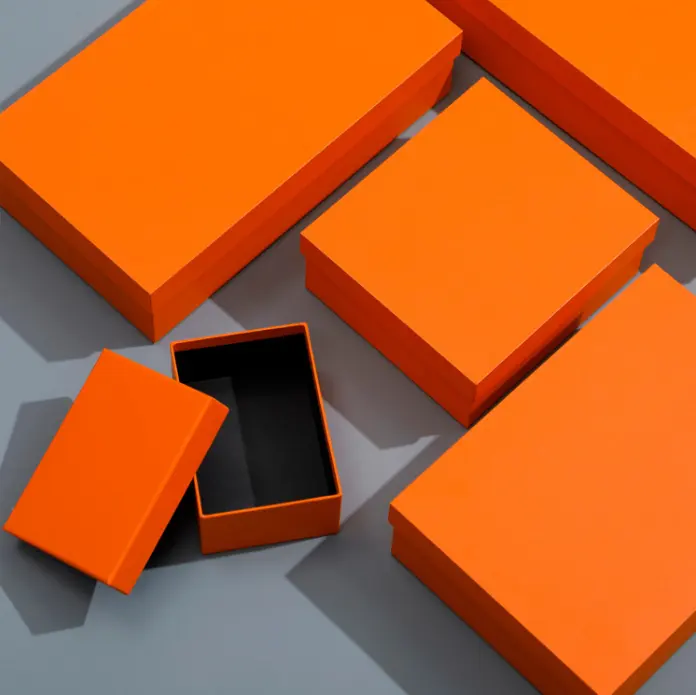लक्जरी नारंगी ढक्कन और आधार हार्ड कागज मौजूद उपहार बॉक्स