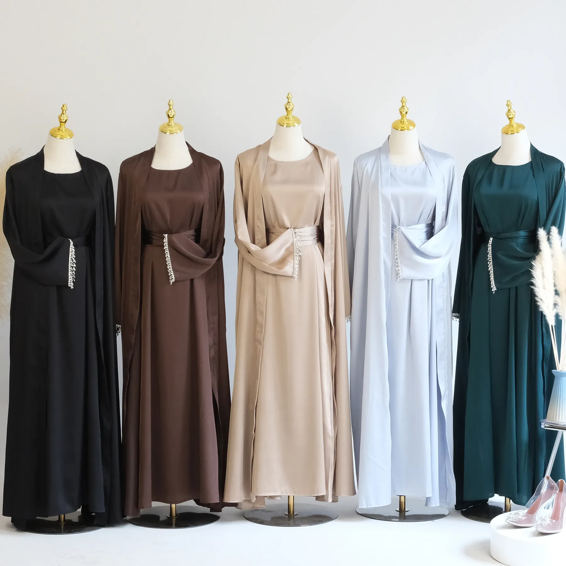 Abaya de Dubaï en satin et diamant design vêtements islamiques abaya pour femmes musulmanes abaya ouverte sur le devant