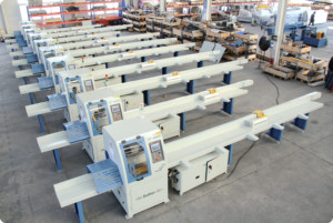3เฟสไม้อัตโนมัติข้ามตัดเลื่อยเครื่องไม้ด้วยระบบการให้อาหาร - Product Image 2
