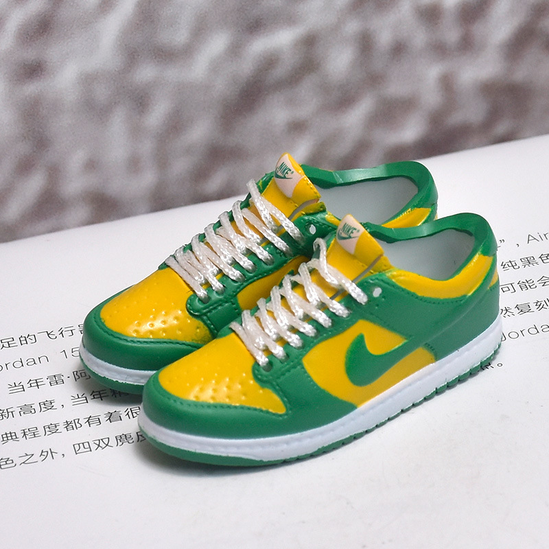 Dunk Brasil - Un par de zapatillas minimalistas.