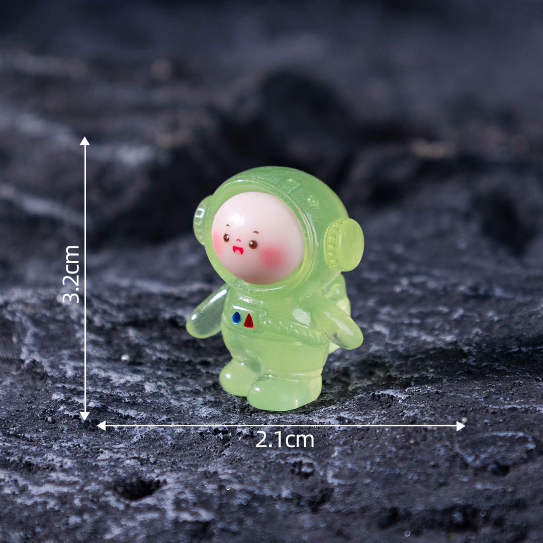 9#Luminous Astronaut