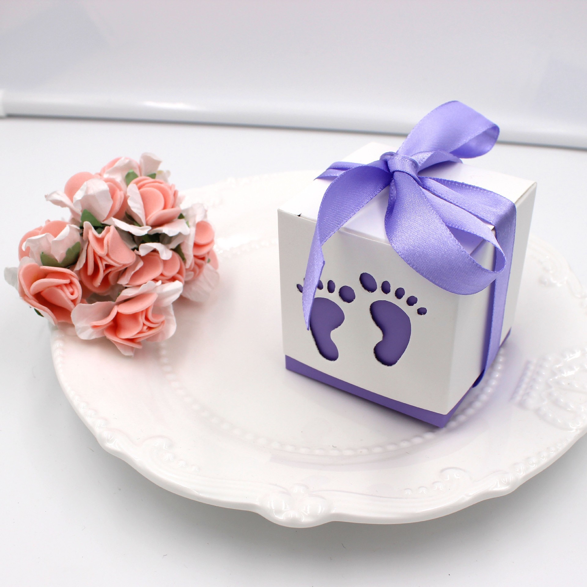 Piccoli piedi viola
