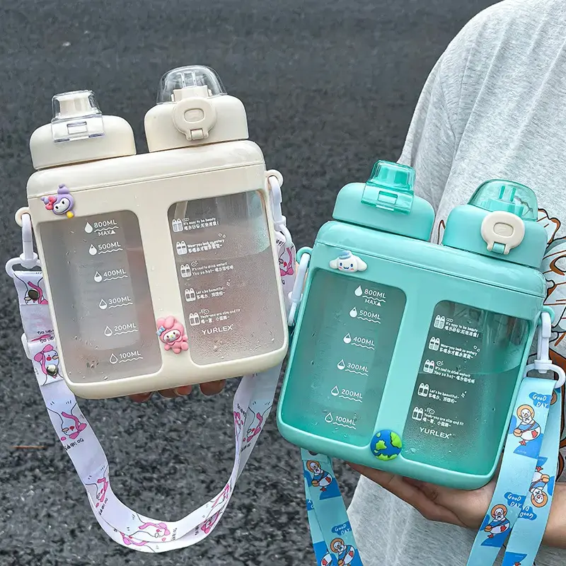 Taza de agua de plástico sin BPA de gran capacidad de verano con separación de agua y té doble para niños al por mayor