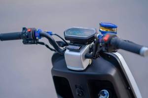 סופר מגניב סגנון 60 וולט אופניים חשמליים קטנוע טוסטוס 4000 וואט סוללה למרחקים ארוכים למבוגרים