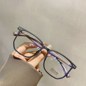 2024眼镜女性眼镜复古蓝光阻挡金属光灰色防反射光致变色和防蓝色眼镜