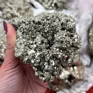 Yüksek kaliteli doğal taş taş Chalcopyrite pirit Mineral örneği Feng Shui dekorasyon için