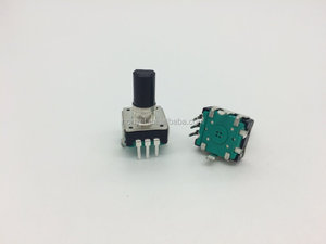 Encoder rotativo con albero in plastica da 12mm con interruttore a pressione