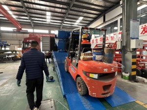 Mobile <strong>Loading</strong> <strong>and</strong> <strong>Unloading</strong> <strong>Platform</strong> 2t3t Container <strong>Loading</strong> <strong>and</strong> <strong>Unloading</strong> Cargo Lift - Product Image 3