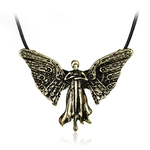 Các Thiết Bị Địa Ngục Lấy Cảm Hứng Từ Mặt Dây Chuyền Góc Vàng Của Tessa - Product Image 1