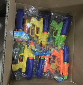 射撃ゲームのための屋外の子供の水鉄砲サマービーチ小さな水鉄砲のおもちゃ