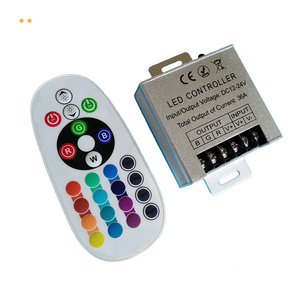 RF Mini telecomando senza fili con Controller per 2835 5050 RGB LED striscia di luce RF Touch 24 tasti RGB controller