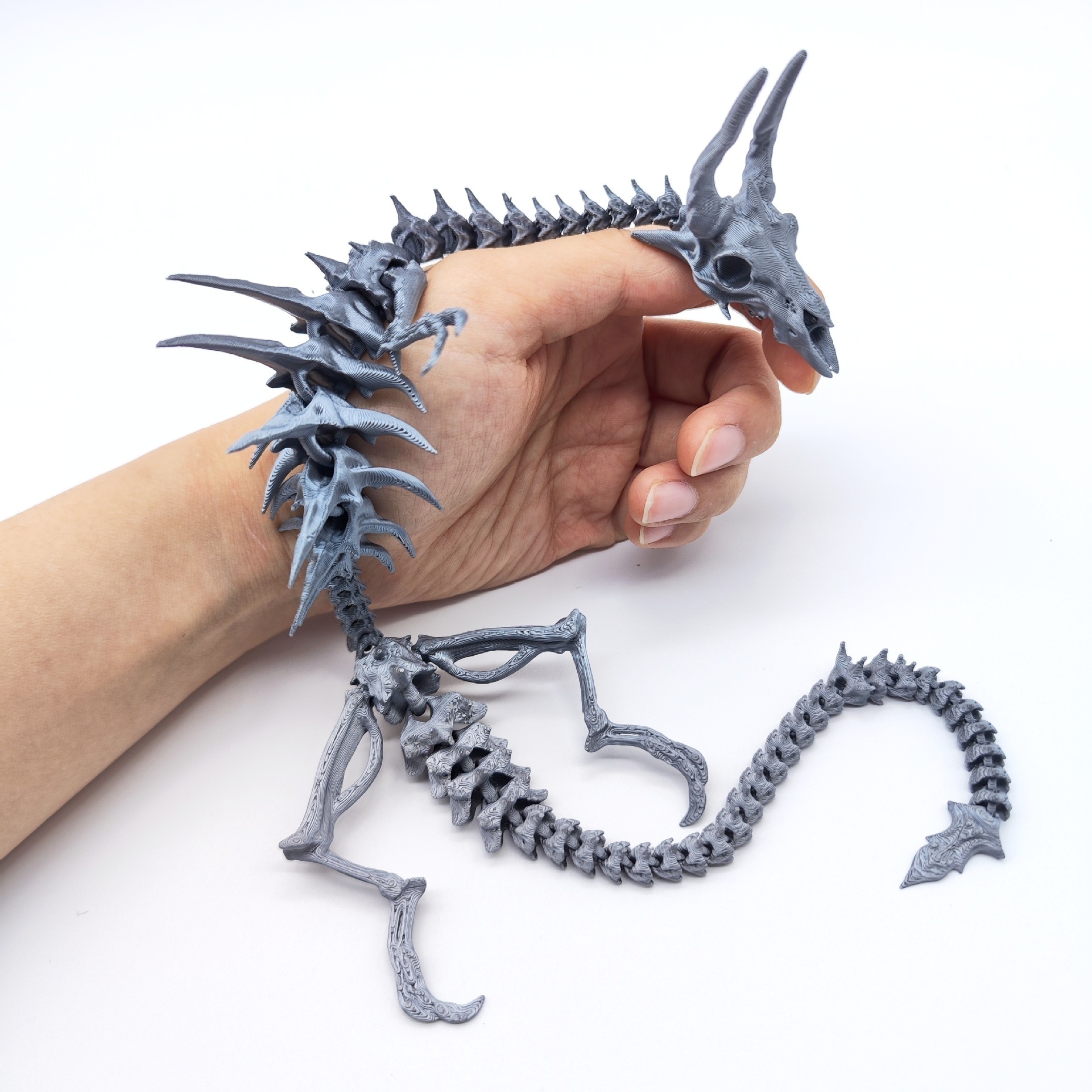 Dragon gris argenté