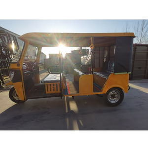 Motorlu üç tekerlekli bisiklet 200Cc araba Bajaj Keke yeni kapalı üç tekerlekli bisiklet taksi motosiklet elektrik benzin yolcu