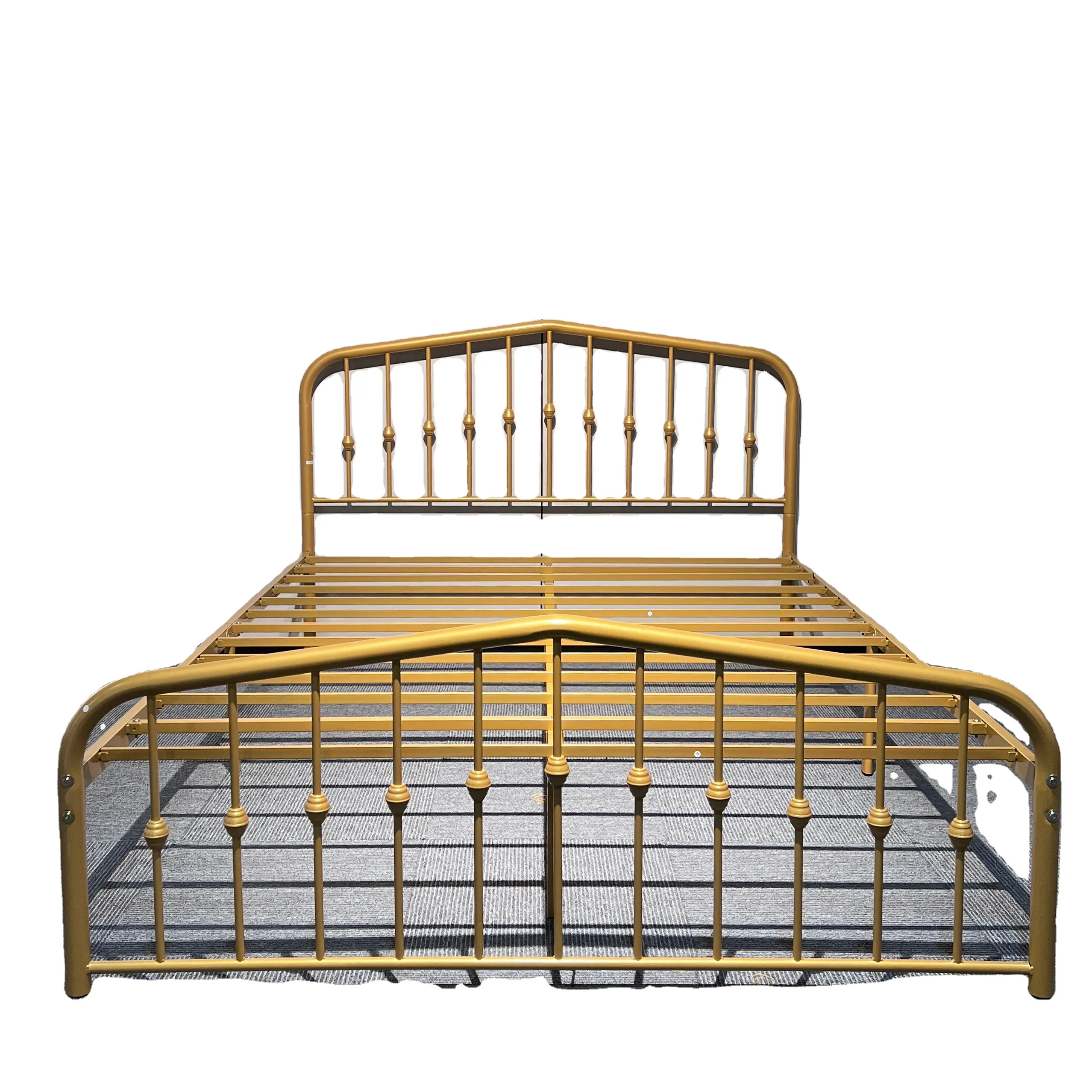 سرير مزدوج سرير كبير الحجم جذّاب سرير بإطار حديدي أسود أبيض معدني مبيع بالجملة مرتبة سرير