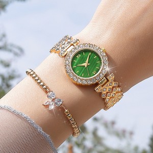 Kadın niş taze Quartz saat Gypsophila sıcak tarzı elmas küçük yeşil İzle <span class=keywords><strong>W</strong></span> bilezik saat seti lüks 32mm alaşım toptan