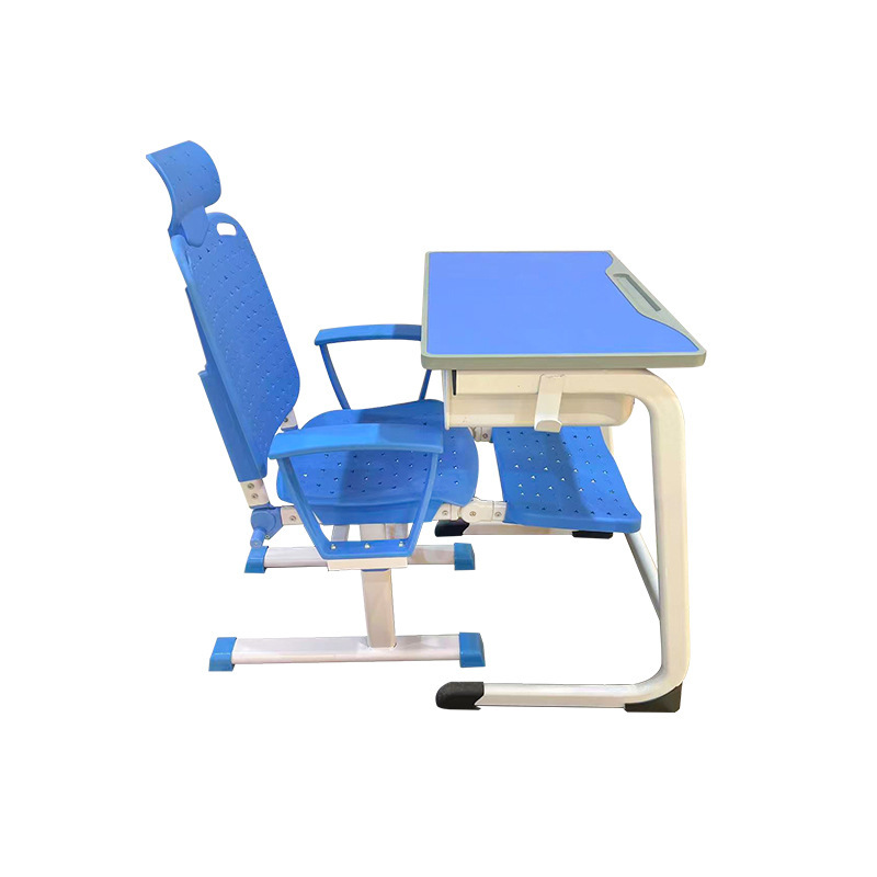 01 Bureau bleu en forme de C et chaise de sieste bleue