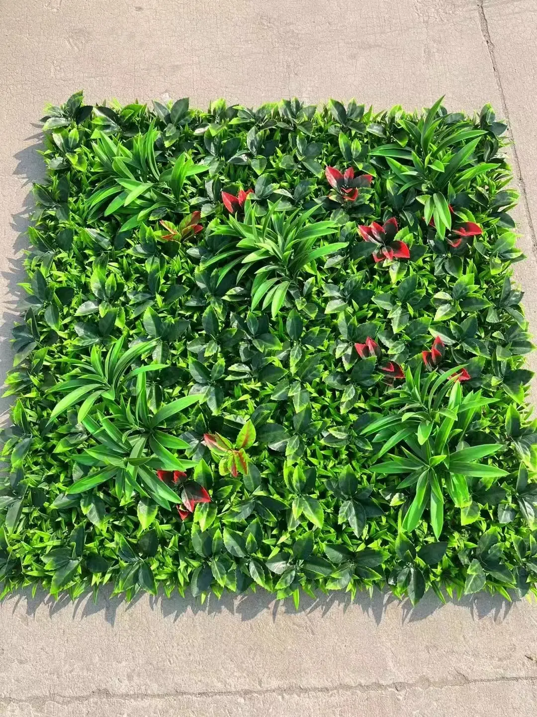 Panel kayu kotak pagar buatan plastik Anti-UV tanaman hijau dinding daun buatan taman vertikal untuk dekorasi dalam ruangan luar ruangan