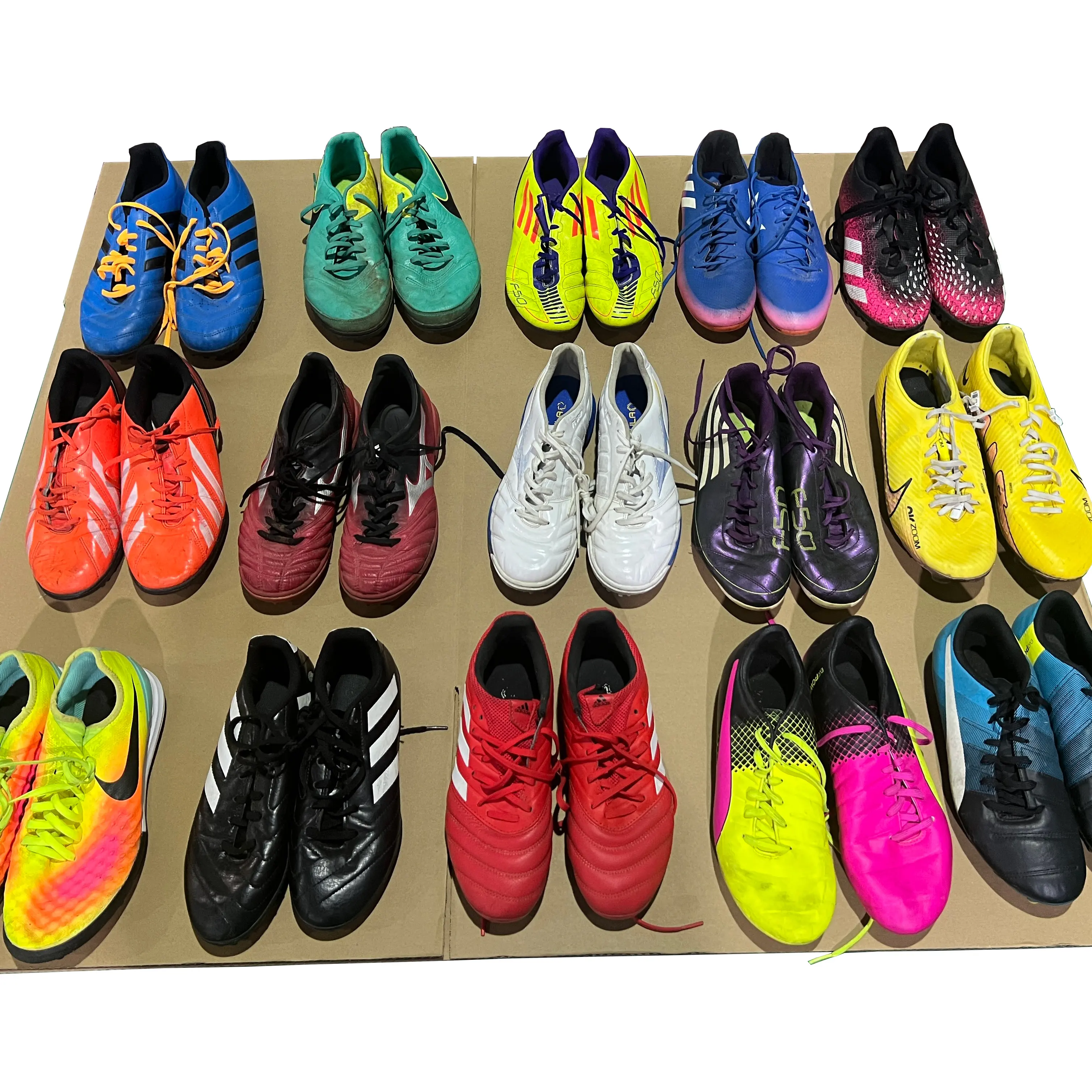 Zapatos de fútbol usados de marca internacional al por mayor zapatos de tacos de fútbol originales en fardos zapatos de fútbol de segunda mano para hombre