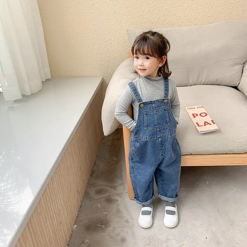 Nouvelle boutique printemps enfants coréens bretelles coton Denim jean large jambe pantalon garçon fille ensemble jean