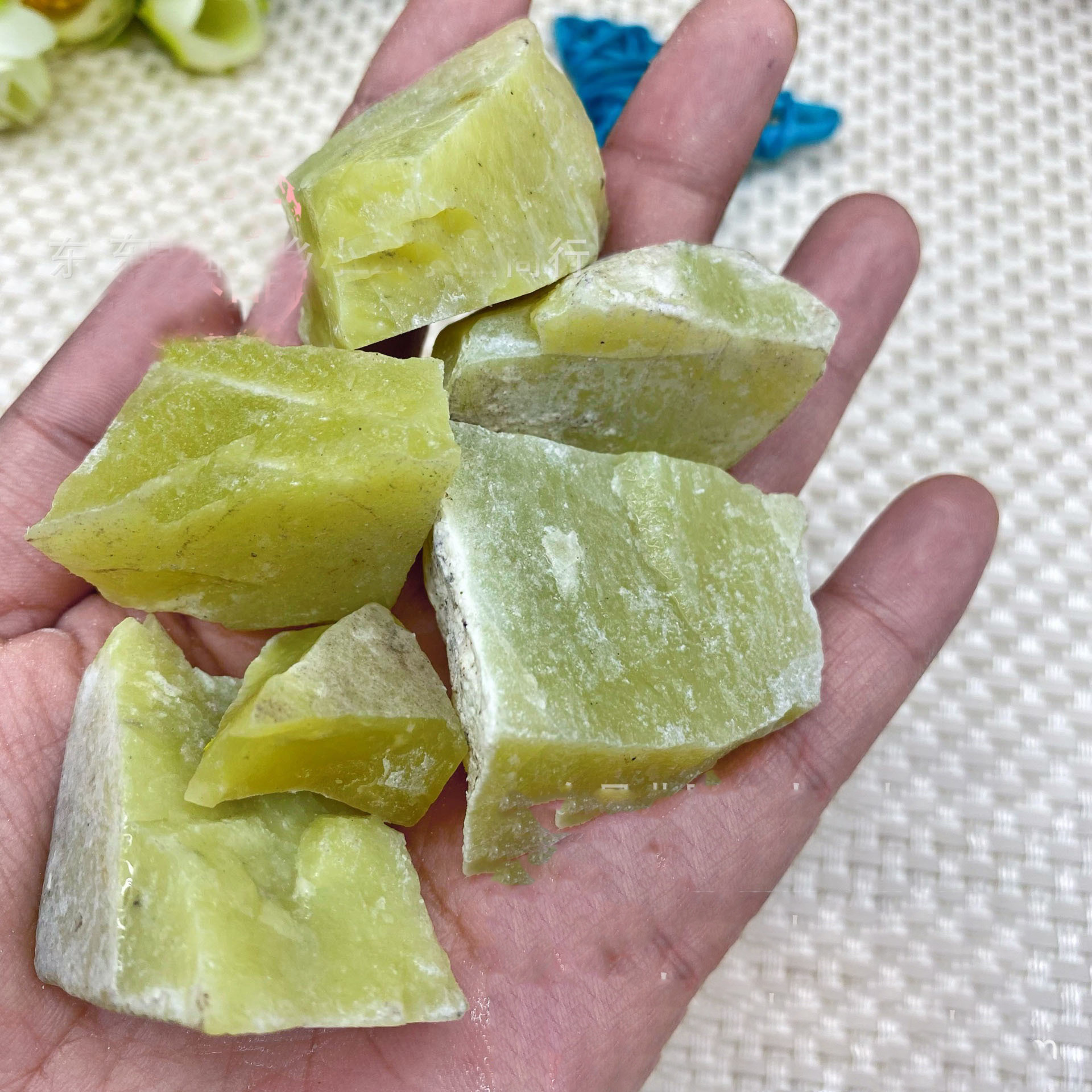 Pierre brute de jade citron