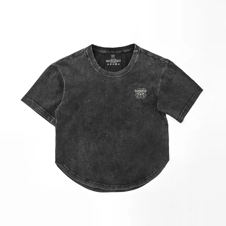 Özel fabrika fiyat 100% pamuk Vintage sıkıntılı siyah yıkama özel Logo baskı bayanlar kırpılmış yuvarlak Hem siyah kırpma üst T-Shirt