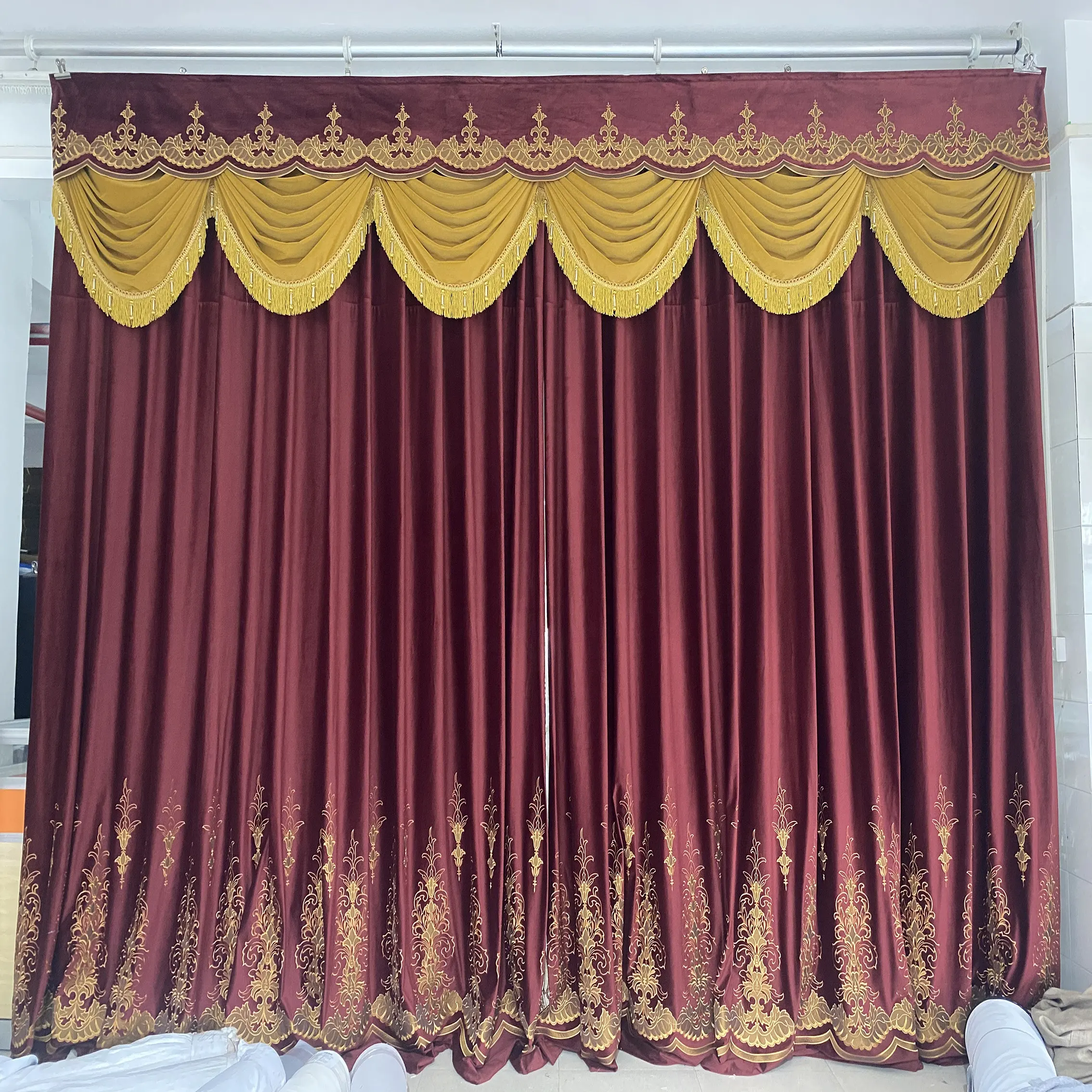 Cortinas de lujo rojas con cenefa para sala de estar, bonitas cortinas jacquard de doble capa