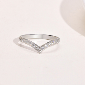 Paslanmaz çelik kadınlar 18k altın kaplama 2.2mm düğün Band parlak kübik zirkonya mikro açacağı V yüzük - Product Image 6